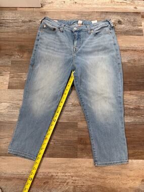 True Religion Y2K denim capri jeans sz 38w with Light wash 20 inseam VTG 2000s